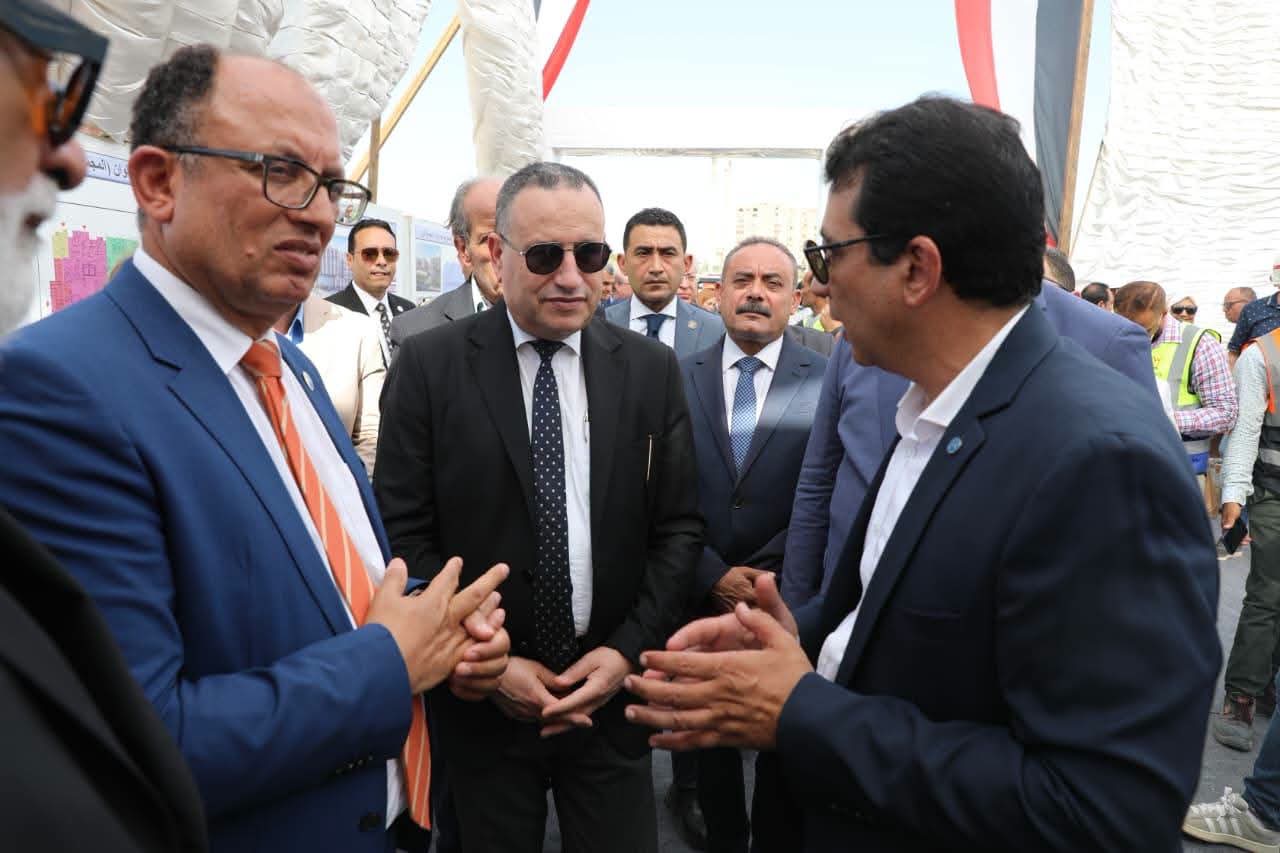 أخبار مصر - وزير التعليم العالي ورئيس جامعة العاصمة يفتتح ان عددًا من المشروعات التعليمية والطبية