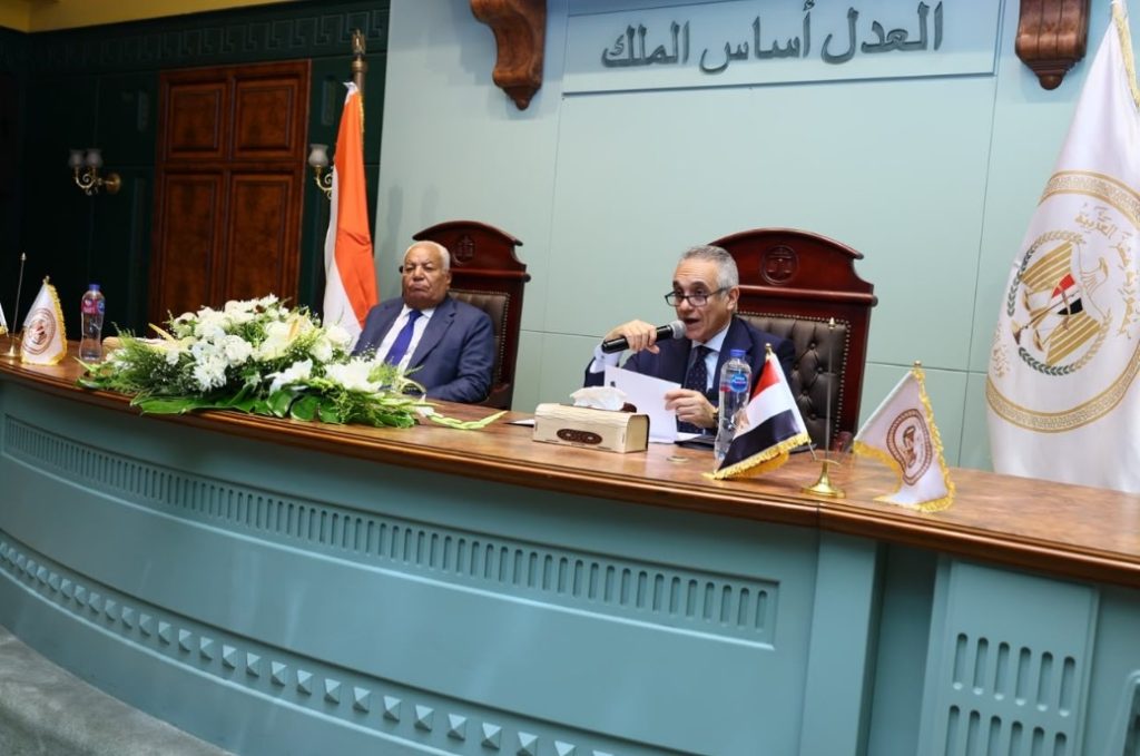 أخبار مصر - وزير العدل يلتقي قضاة وأعضاء النيابة العامة بالإسكندرية ويكرِّم المتميزين