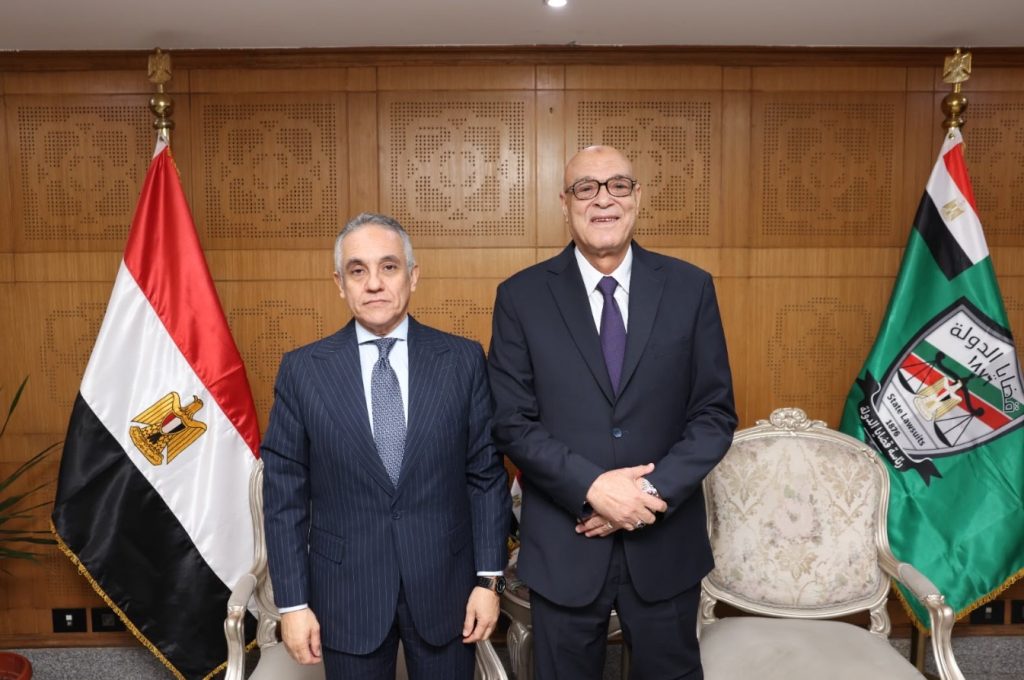 أخبار مصر - وزير العدل يُهنئ المستشار عبد الناصر أبو العزم بتعيينه رئيساً لهيئة قضايا الدولة