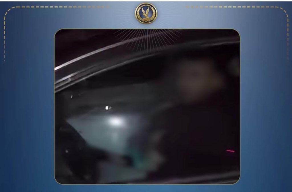 أخبار مصر - فيديو أثار الجدل.. ضبط شاب وفتاة داخل سيارة بالقاهرة وحقيقة الأفعال الخادشة