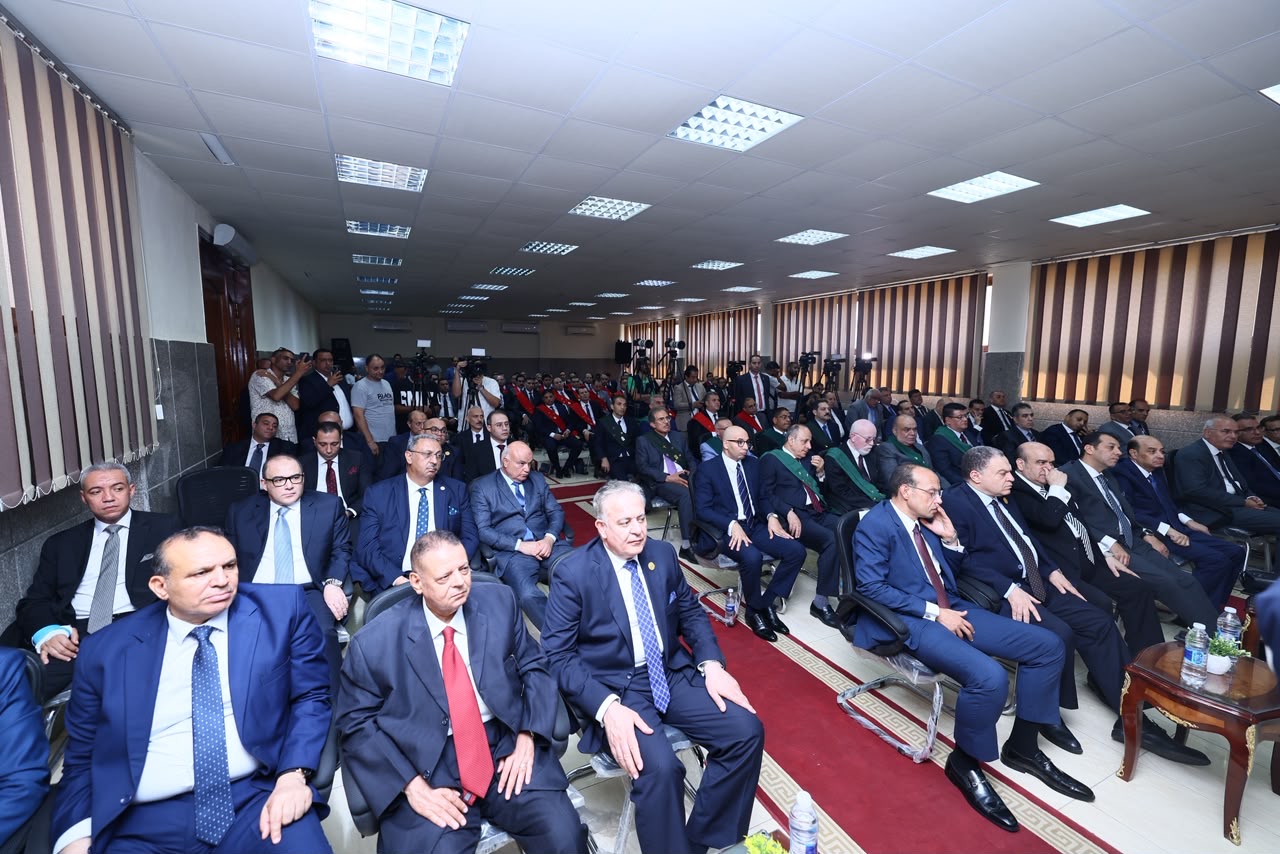 أخبار مصر - وزير العدل يفتتح محكمة بورفؤاد الجزئية بمحافظة بورسعيد.. ويُكرم نخبةً من القضاة وأعضاء النيابة العامة المتميزين