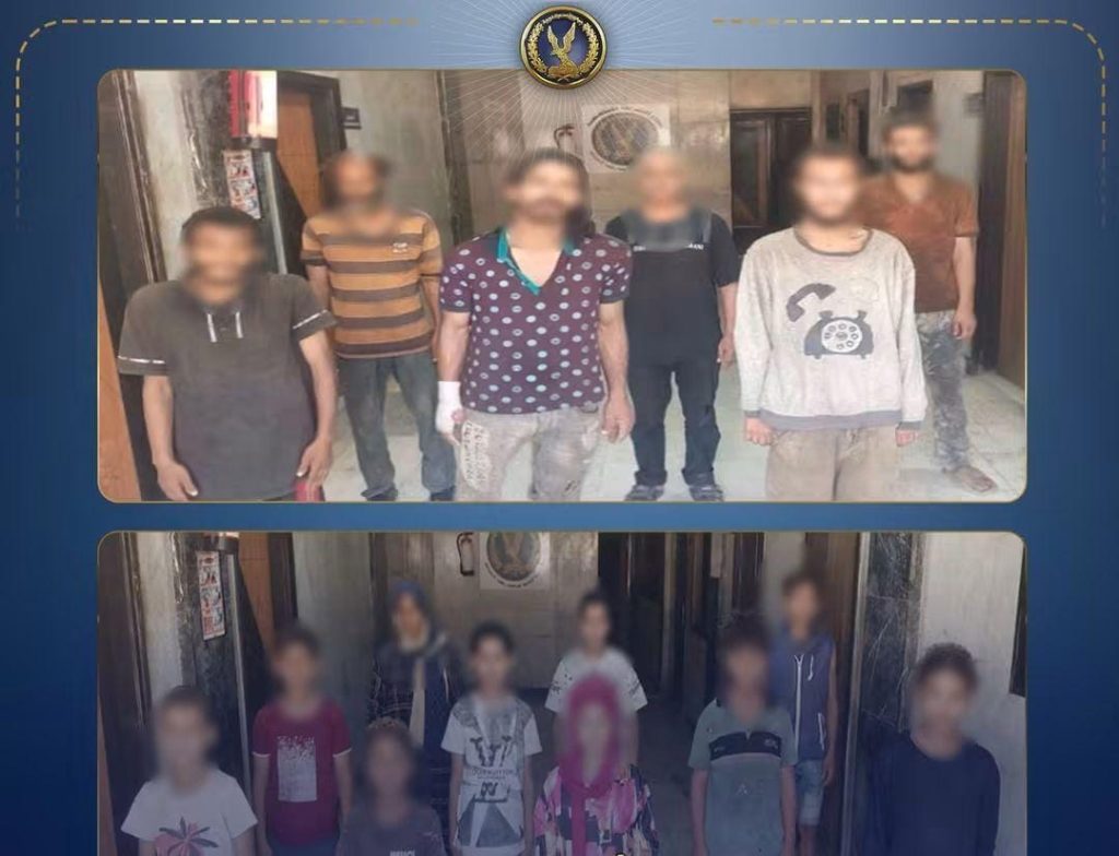 سقوط عصابة استغلال الأطفال في الجيزة.. 6 متهمين يدفعون 10 أحداث للتسول وبيع السلع بإلحاح أخبار مصر - سقوط عصابة استغلال الأطفال في الجيزة.. 6 متهمين يدفعون 10 أحداث للتسول وبيع السلع بإلحاح