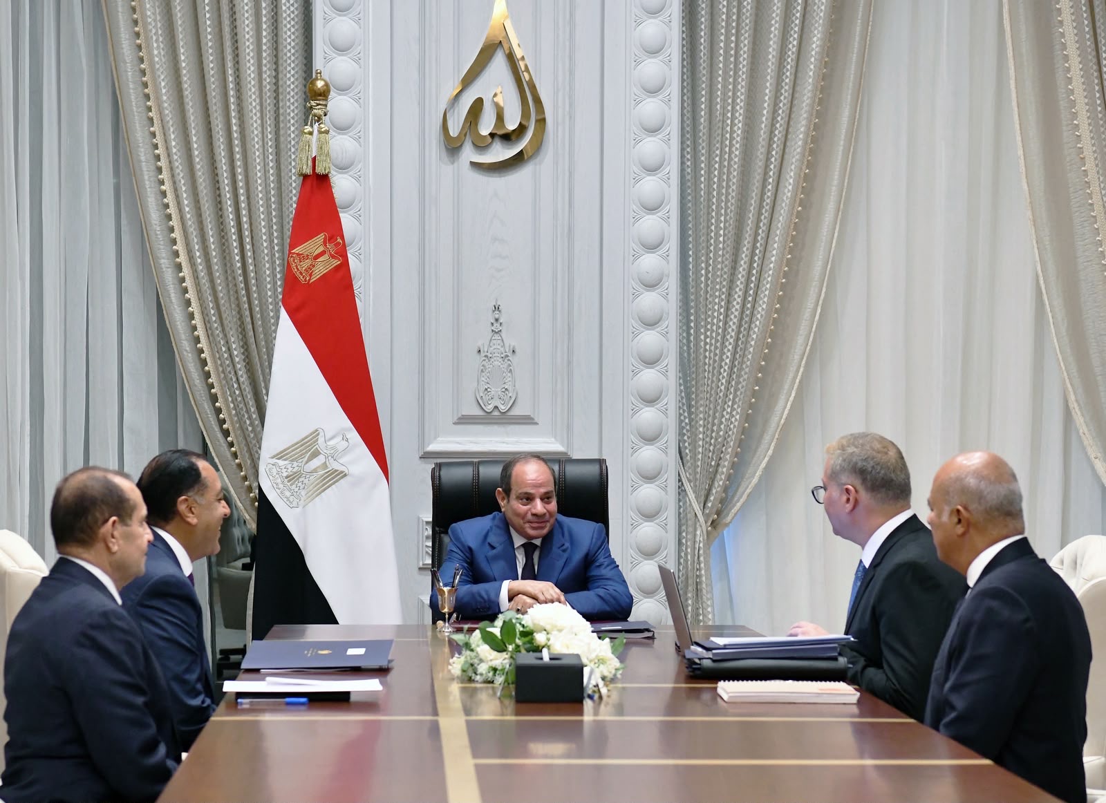 أخبار مصر - الرئيس يتابع مع وزير البترول الموقف التنفيذي لإنتاج الزيت الخام والغاز الطبيعي