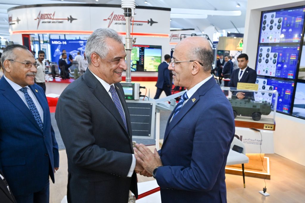 رئيس «العربية للتصنيع» ووزير الإنتاج الحربي يبحثان تعزيز التعاون والتكامل في الصناعات الدفاعية والمدينة أخبار مصر - رئيس «العربية للتصنيع» ووزير الإنتاج الحربي يبحثان تعزيز التعاون والتكامل في الصناعات الدفاعية والمدينة