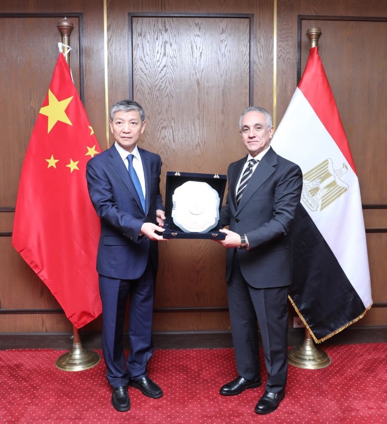 أخبار مصر - وزير العدل يستقبل وفداً من جمهورية الصين الشعبية لبحث تعزيز التعاون في المجالات المشتركة