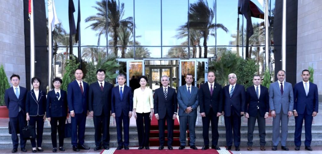 وزير العدل يستقبل وفداً من جمهورية الصين الشعبية لبحث تعزيز التعاون في المجالات المشتركة أخبار مصر - وزير العدل يستقبل وفداً من جمهورية الصين الشعبية لبحث تعزيز التعاون في المجالات المشتركة