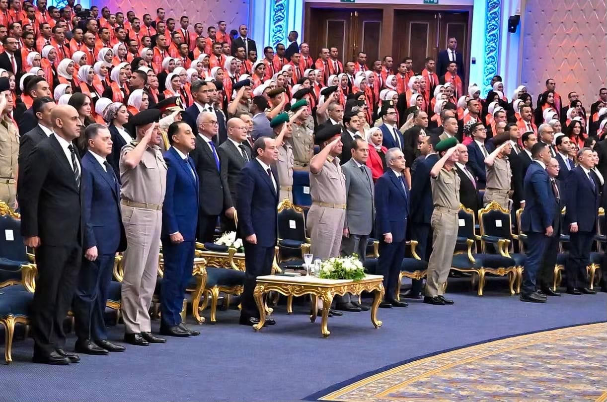 أخبار مصر - الرئيس السيسي يشهد حفل تخرج الدورة رقم «6» للجهات والهيئات القضائية بمقر القيادة الاستراتيجية بالعاصمة الجديدة