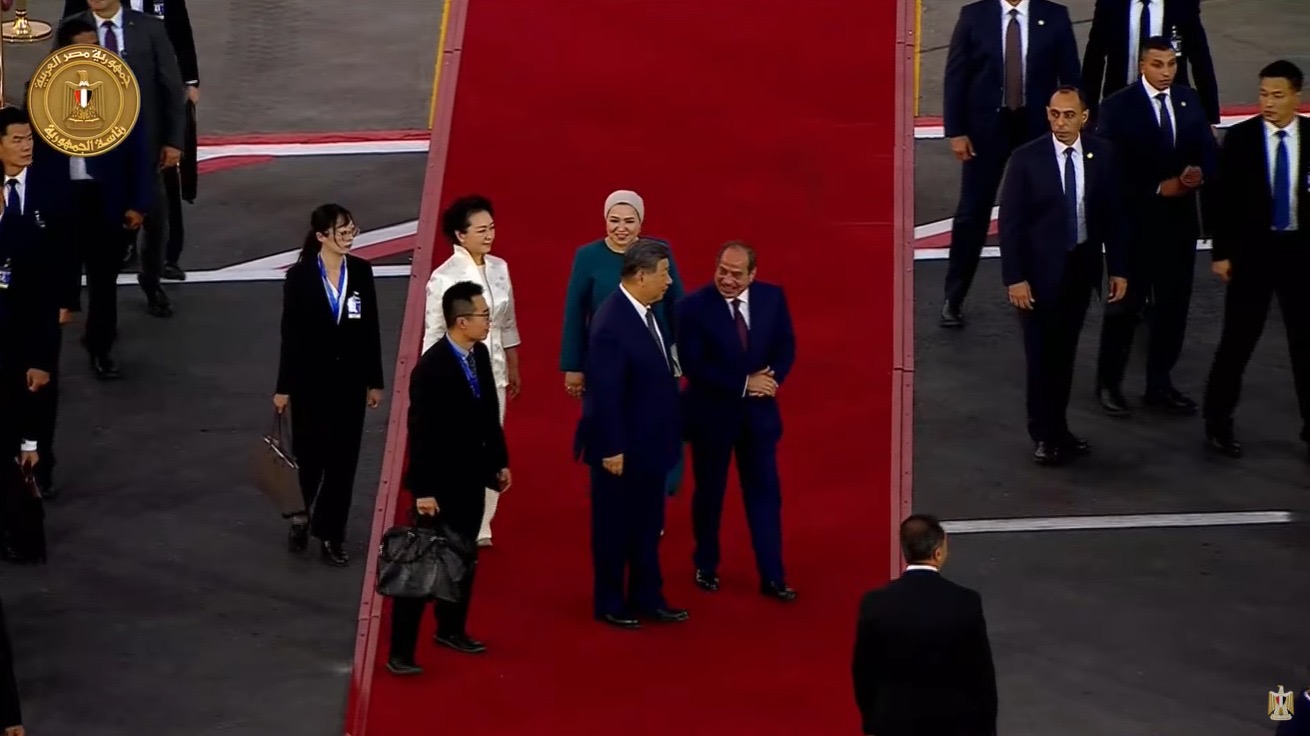أخبار مصر - الرئيس السيسي يستقبل نظيره الصيني بمطار القاهرة الدولي
