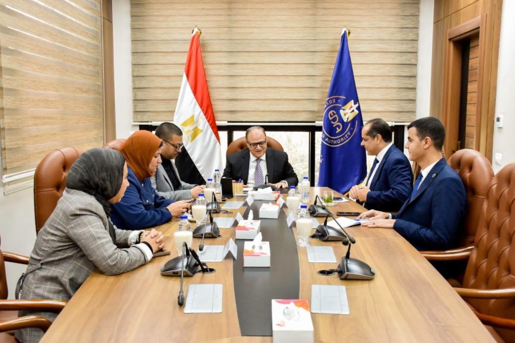 رئيس هيئة الدواء يبحث مع «المهن الطبية للأدوية» دعم التصنيع المحلي وتعزيز توافر المستحضرات الدوائية أخبار مصر - رئيس هيئة الدواء يبحث مع «المهن الطبية للأدوية» دعم التصنيع المحلي وتعزيز توافر المستحضرات الدوائية