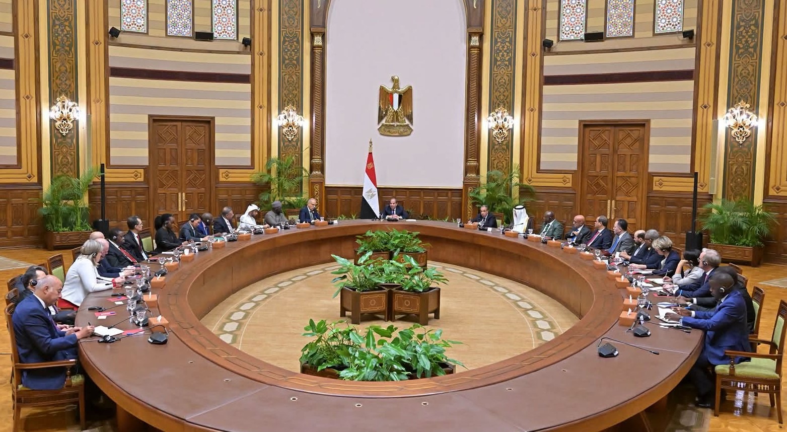 أخبار مصر - الرئيس السيسي يلتقي رؤساء الوفود المُشاركين في الدورة التاسعة لـ أسبوع القاهرة للمياه 2026