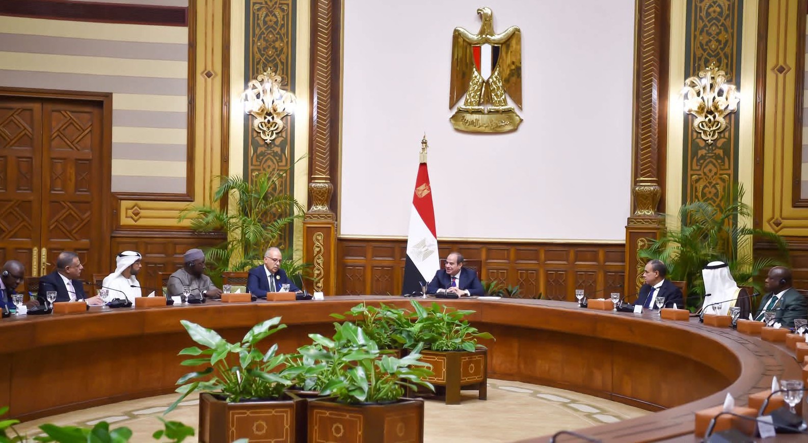 أخبار مصر - الرئيس السيسي يلتقي رؤساء الوفود المُشاركين في الدورة التاسعة لـ أسبوع القاهرة للمياه 2026
