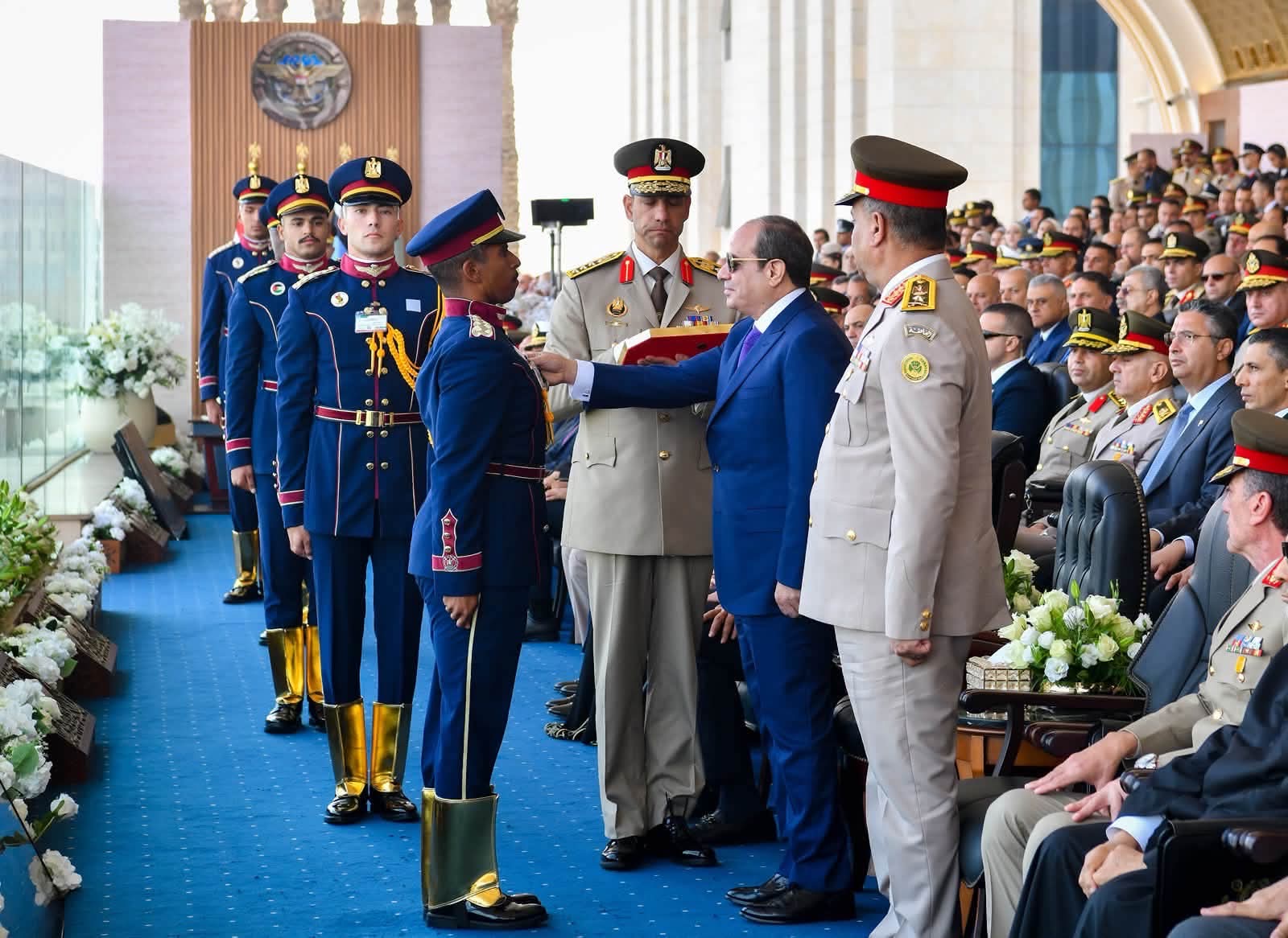 أخبار مصر - الرئيس عبد الفتاح السيسي يشهد حفل تخرج الدفعة رقم «1» للأكاديمية العسكرية المصرية وما يُعادلها من الكليات العسكرية