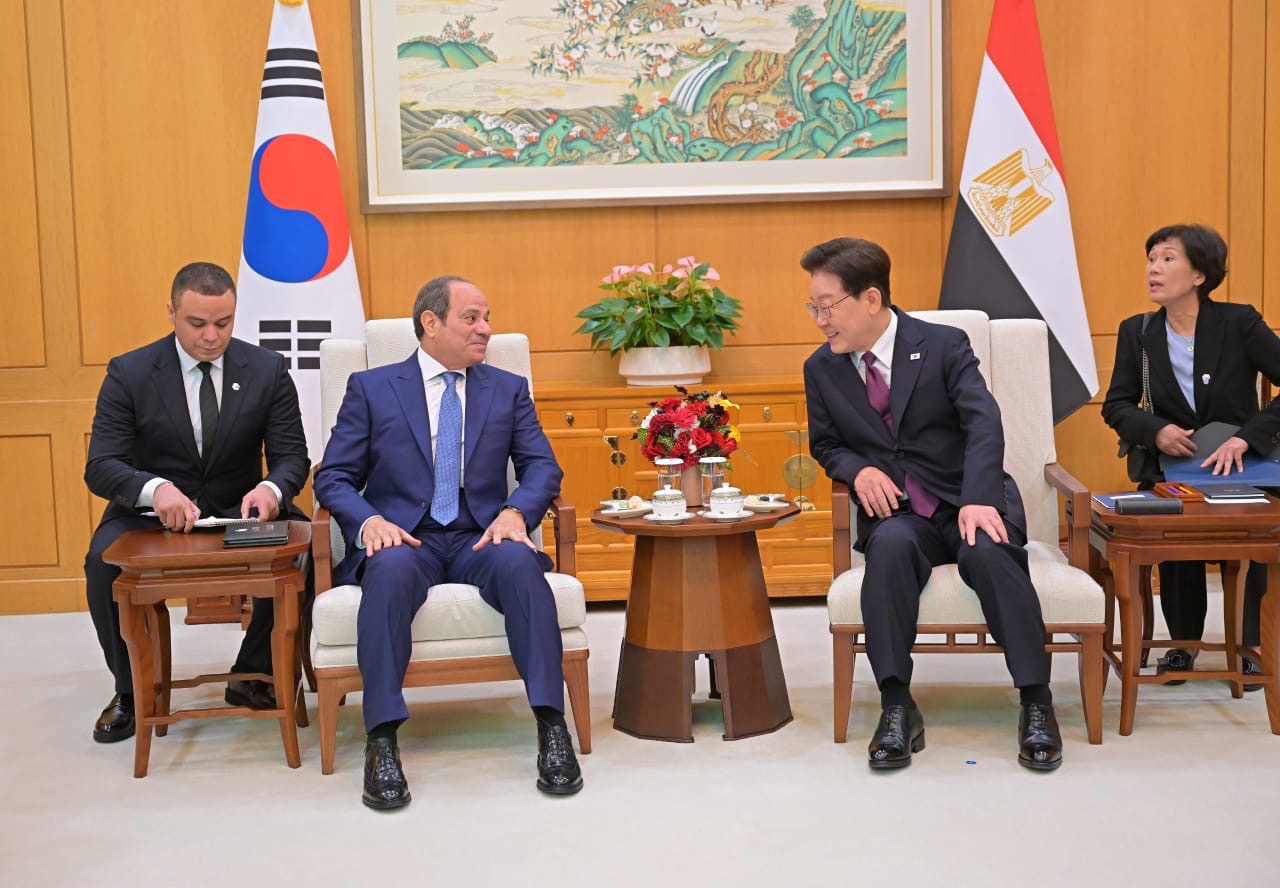 أخبار مصر - الرئيس السيسي يلتقي بالرئيس الكوري في العاصمة سول